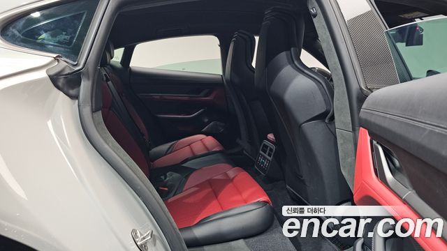 Porsche Taycan 2025 — photo 17