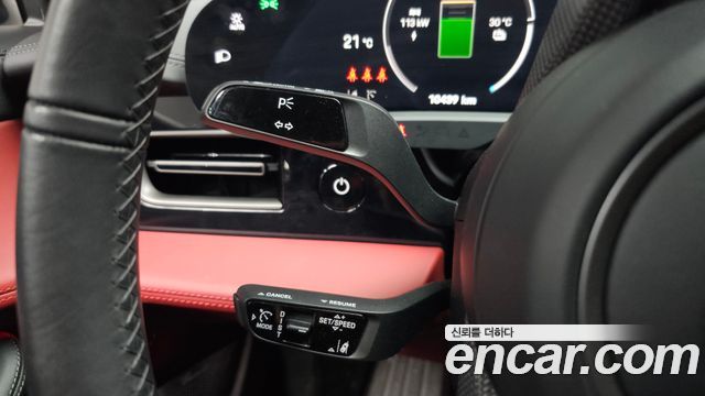 Porsche Taycan 2025 — photo 22