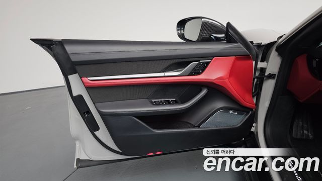 Porsche Taycan 2025 — photo 14