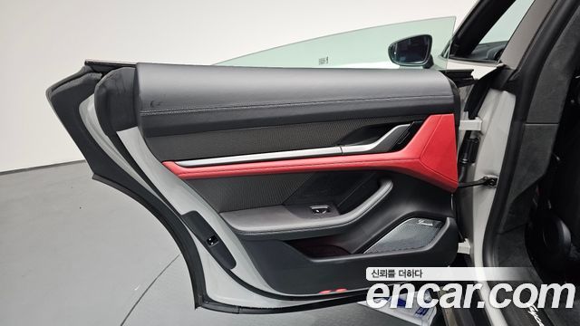 Porsche Taycan 2025 — photo 15