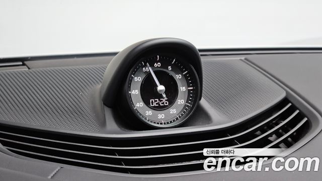 Porsche Taycan 2025 — photo 30