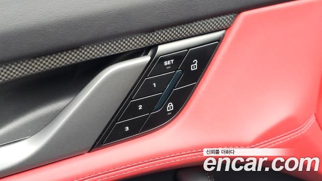 Porsche Taycan 2025 — photo 32