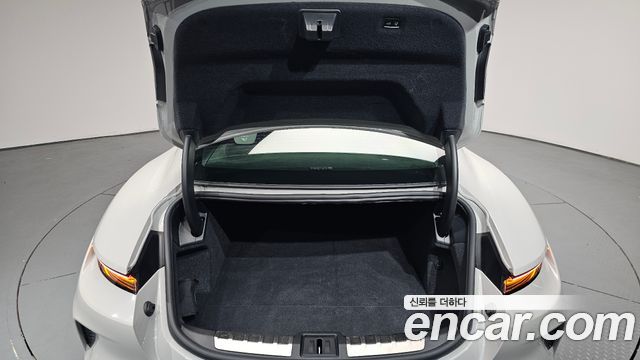 Porsche Taycan 2025 — photo 36