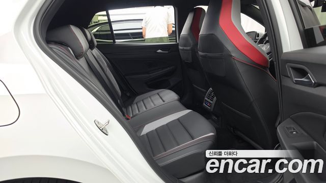 Volkswagen Golf 2026 — photo 12