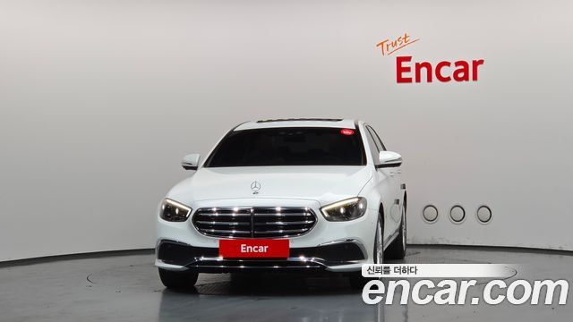 Mercedes-Benz E-Class 2022 — photo 3