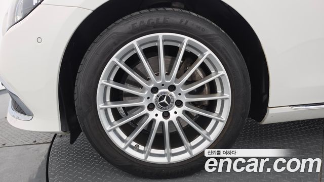 Mercedes-Benz E-Class 2022 — photo 5