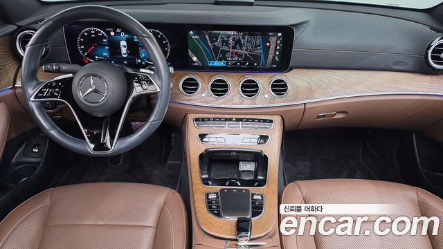 Mercedes-Benz E-Class 2022 — photo 10