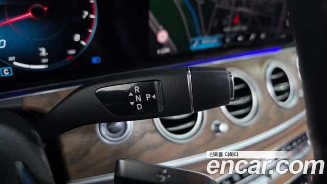 Mercedes-Benz E-Class 2022 — photo 12