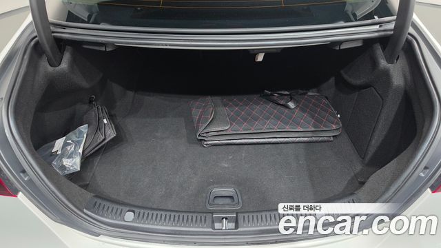 Mercedes-Benz E-Class 2022 — photo 25