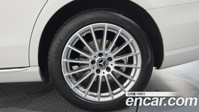 Mercedes-Benz E-Class 2022 — photo 7