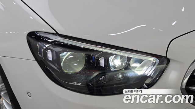 Mercedes-Benz E-Class 2022 — photo 8