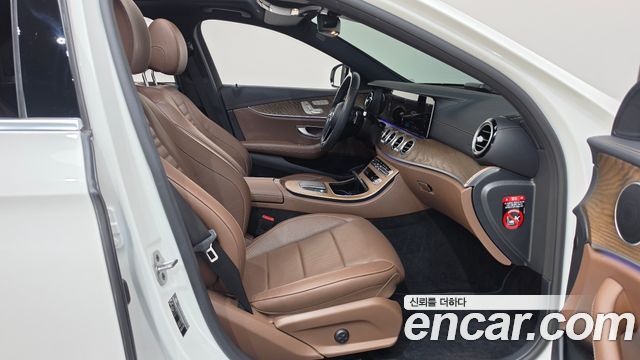 Mercedes-Benz E-Class 2022 — photo 16