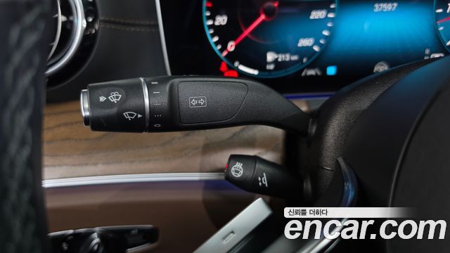 Mercedes-Benz E-Class 2022 — photo 27