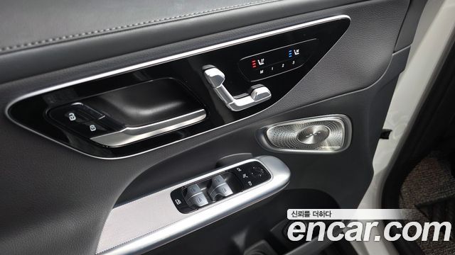 Mercedes-Benz GLC-Class 2025 — photo 29