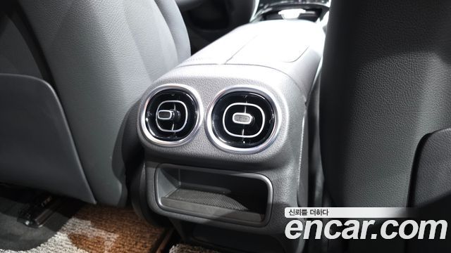 Mercedes-Benz GLC-Class 2025 — photo 31