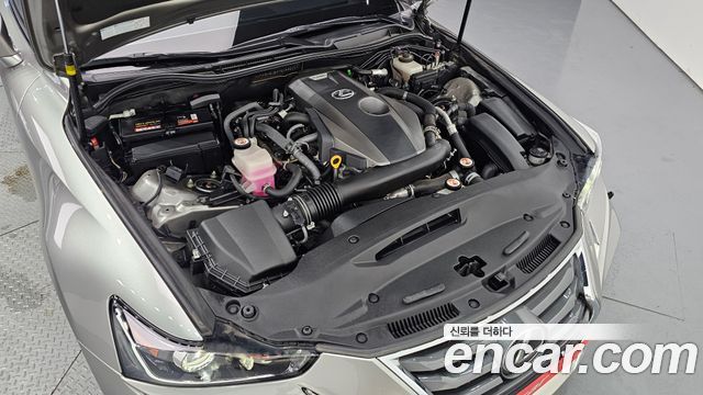 Lexus IS 2019 — photo 6