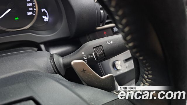 Lexus IS 2019 — photo 25