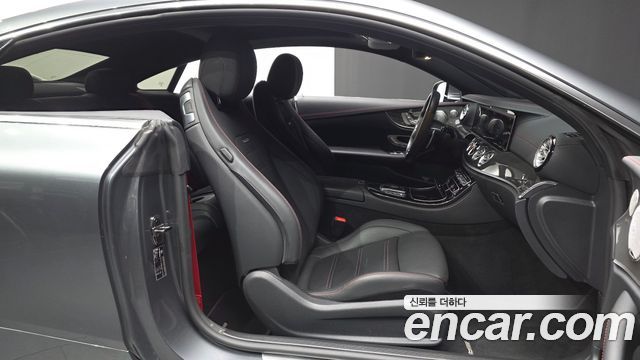 Mercedes-Benz E-Class 2021 — photo 17