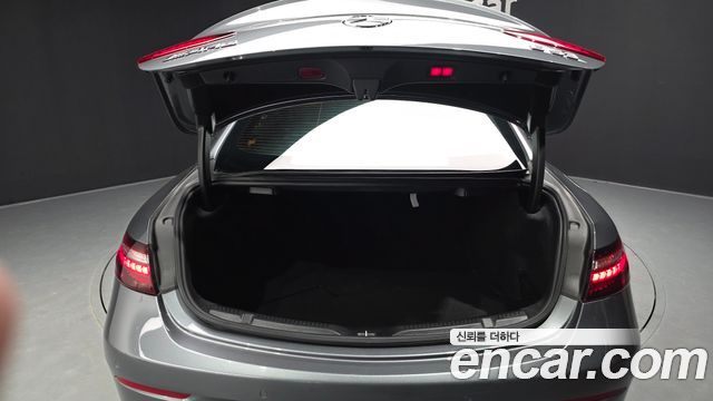 Mercedes-Benz E-Class 2021 — photo 26