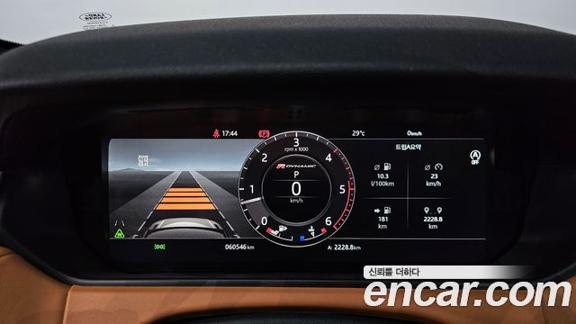 Land Rover Range Rover Velar 2018 — photo 11