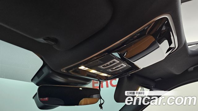 Land Rover Range Rover Velar 2018 — photo 24