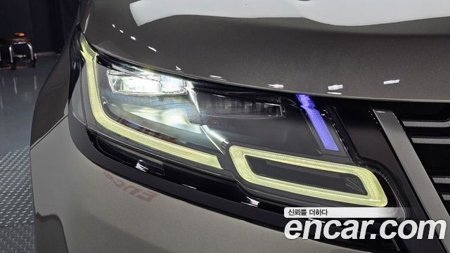 Land Rover Range Rover Velar 2018 — photo 8