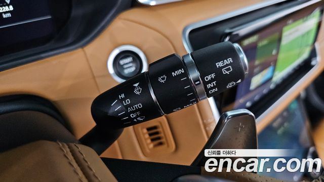 Land Rover Range Rover Velar 2018 — photo 28