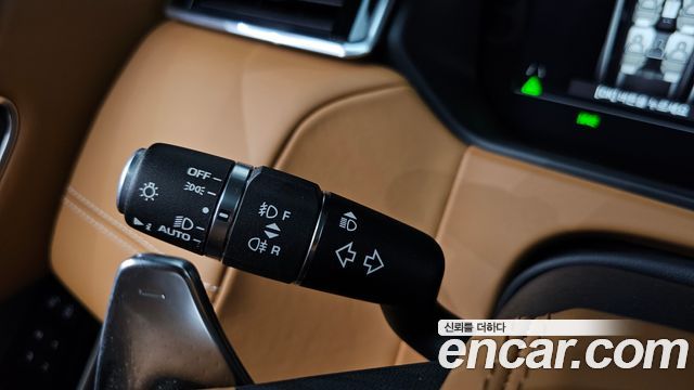 Land Rover Range Rover Velar 2018 — photo 30