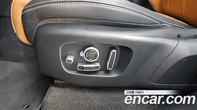 Land Rover Range Rover Velar 2018 — photo 31