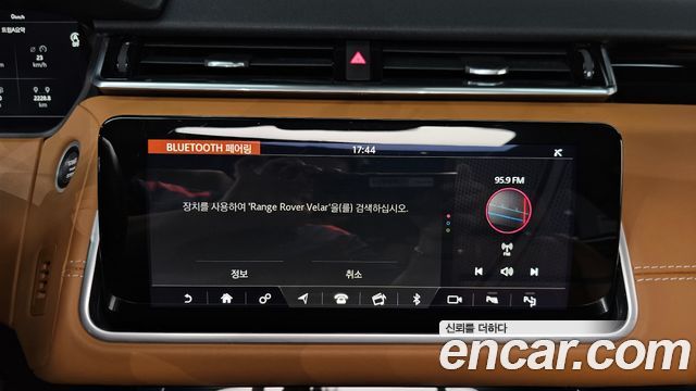 Land Rover Range Rover Velar 2018 — photo 35