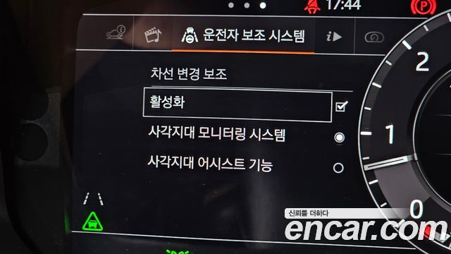 Land Rover Range Rover Velar 2018 — photo 36