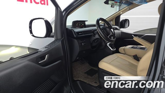 Hyundai Staria 2022 — photo 13