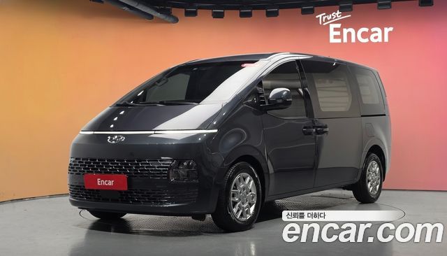 Hyundai Staria 2022 — photo 1