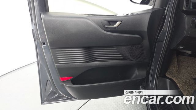 Hyundai Staria 2022 — photo 14