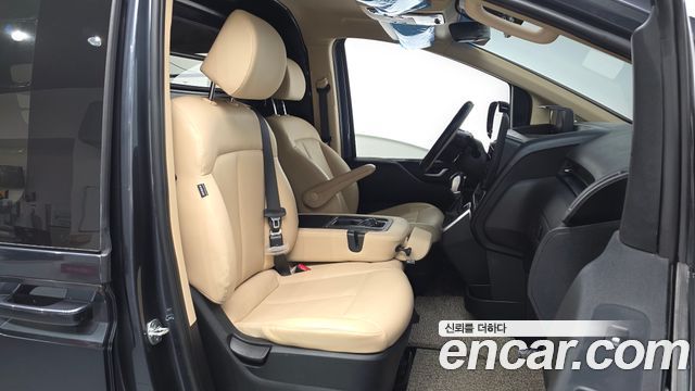 Hyundai Staria 2022 — photo 16
