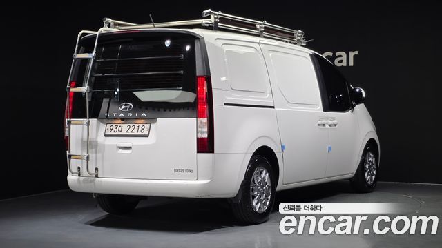 Hyundai Staria 2022 — photo 2