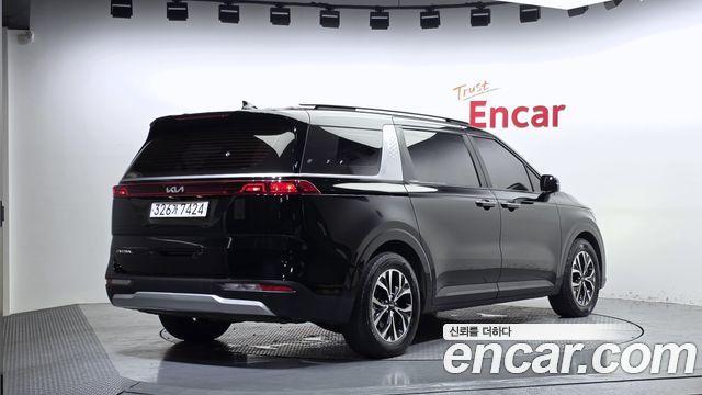 Kia Canival 2023 — photo 2