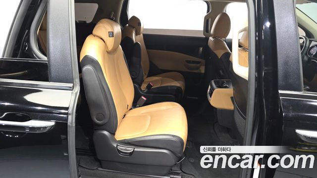Kia Canival 2023 — photo 12