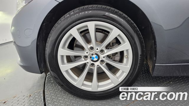 BMW 3-Series 2018 — photo 5
