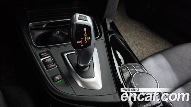 BMW 3-Series 2018 — photo 12