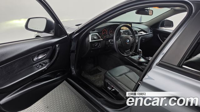 BMW 3-Series 2018 — photo 13