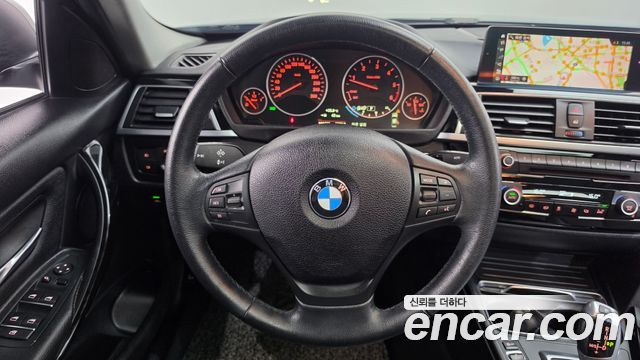 BMW 3-Series 2018 — photo 20