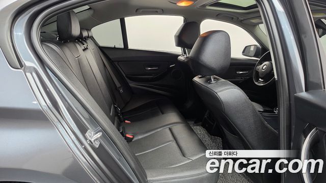 BMW 3-Series 2018 — photo 25
