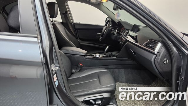 BMW 3-Series 2018 — photo 16