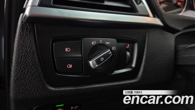BMW 3-Series 2018 — photo 28