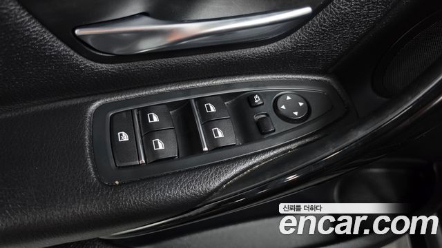 BMW 3-Series 2018 — photo 30