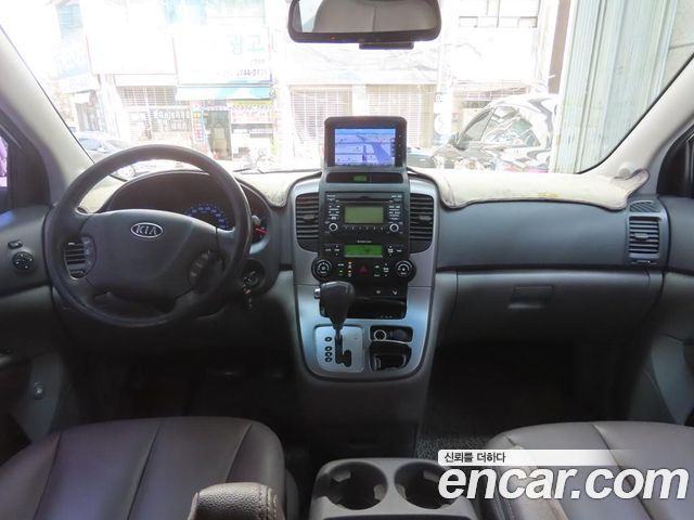 Kia Canival 2012 — photo 7
