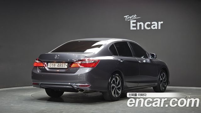 Honda Accord 2017 — photo 2