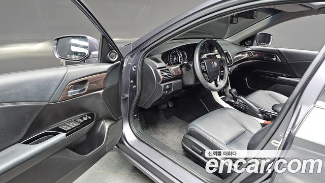 Honda Accord 2017 — photo 12