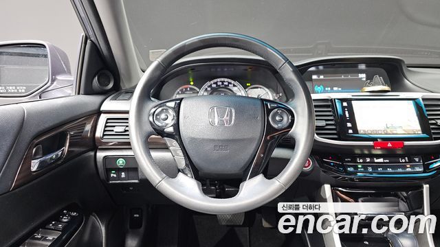 Honda Accord 2017 — photo 13